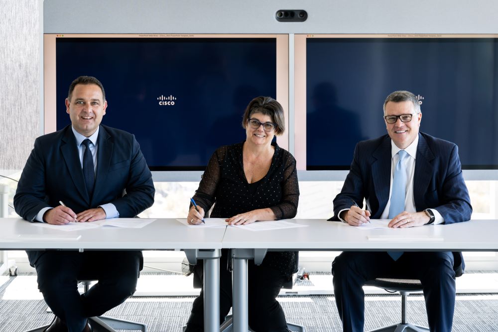 National transport Commission CEO and Cisco vice presidents signing an agreement to help accelerate digital rail skills training